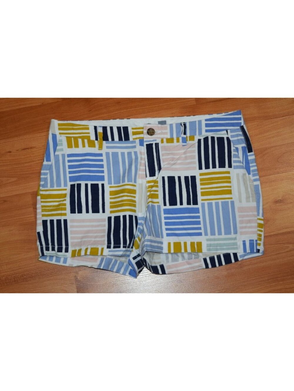 Old Navy Women's Sz 6 Classic Twill Shorts